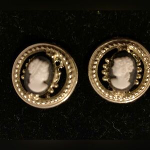 Vintage Cameo gold tone clip earrings